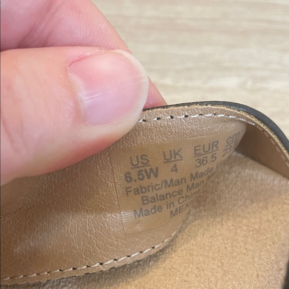 LIFE STRIDE NWOT Women’s Size 6.5W  Black Elastic Cross-Band Wedge Sandals - Picture 11 of 11